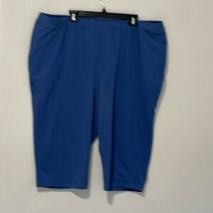 Medium blue knitted Capri pants, size 3X, length 31 inches